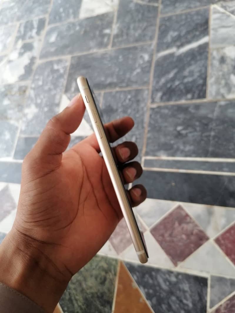 Apple iPhone 7 Plus 6