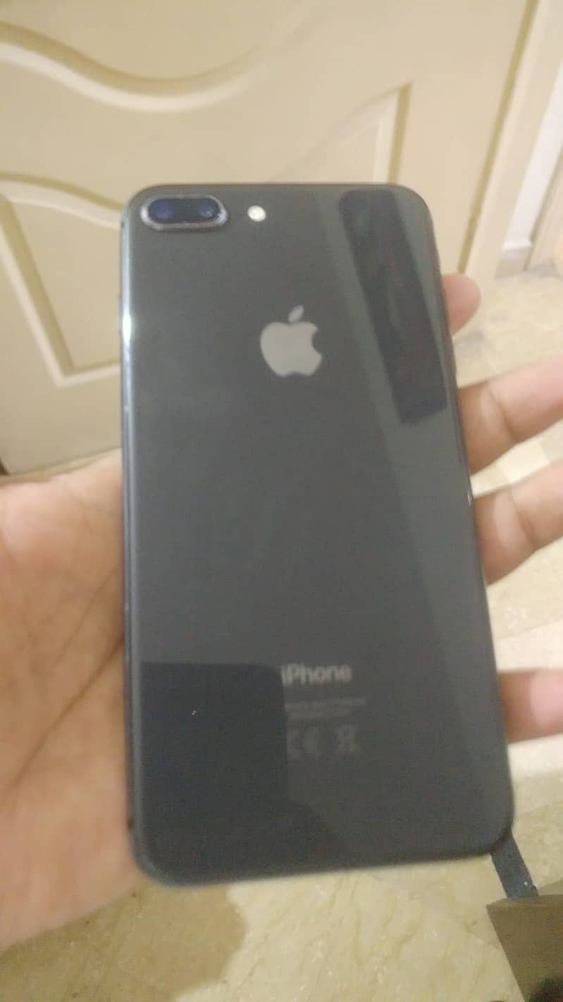 Apple iPhone 8 Plus 4