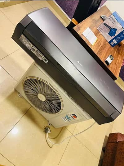 Gree 1.5 ton Dc inverter heat and cool totally genuine good condition