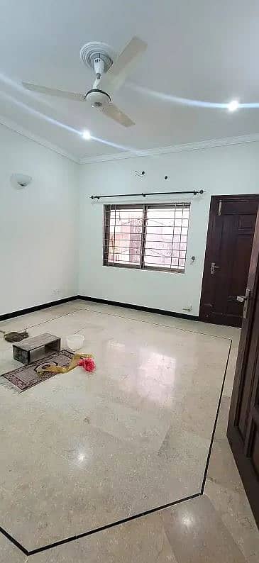 G 13 14 MARLA HOUSE UPAR POTION AVAILABLE FOR RENT