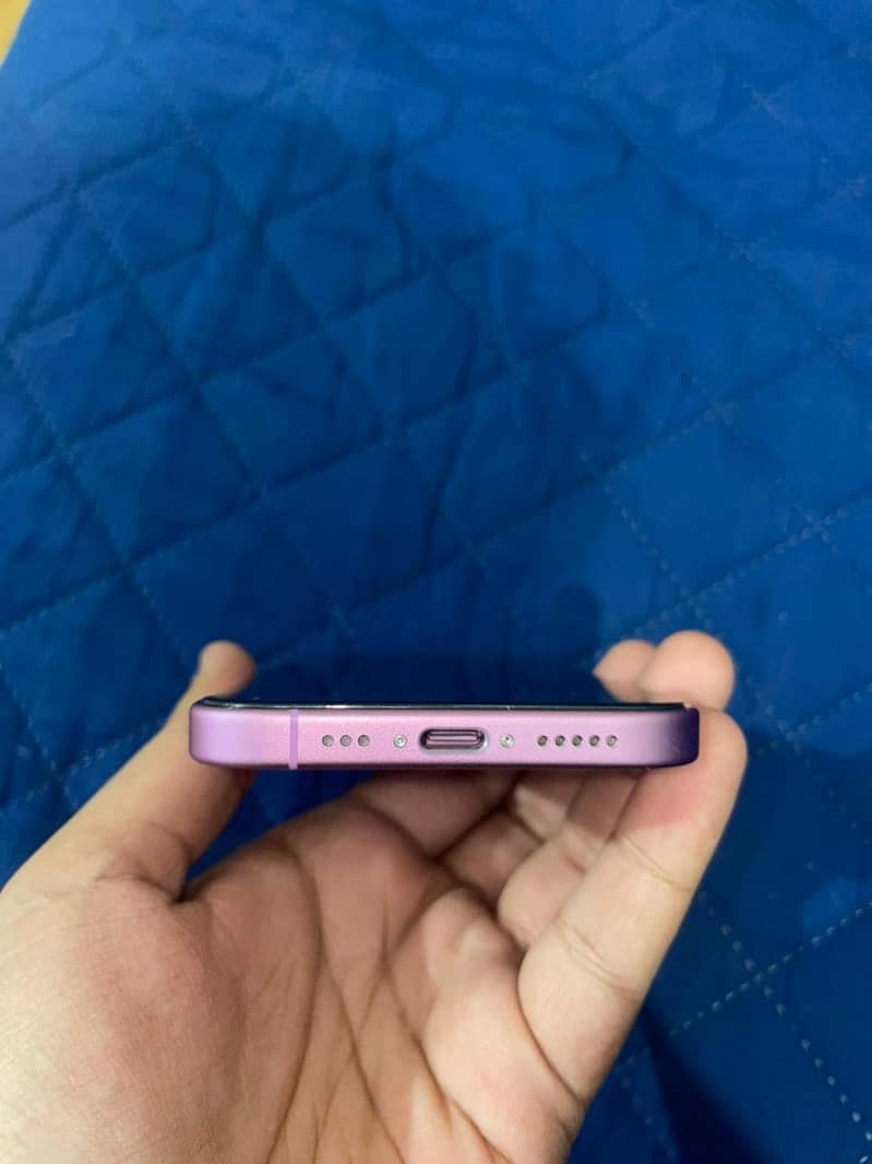 Apple iPhone 16 5