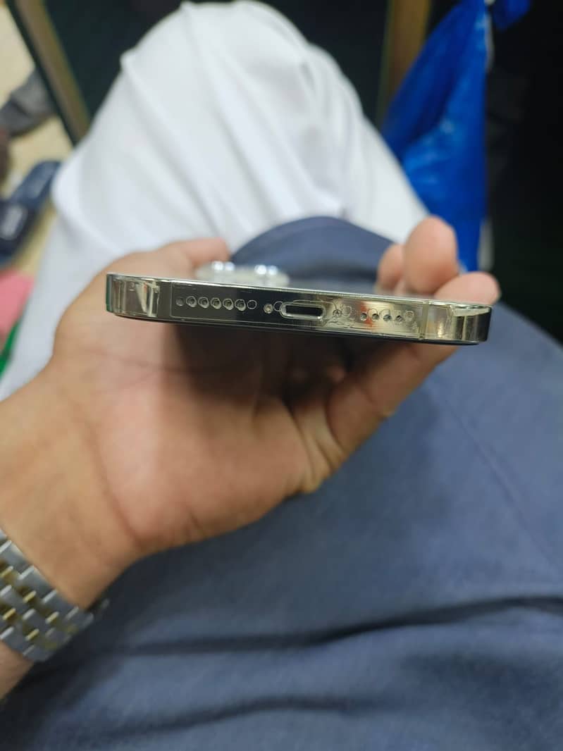 Apple iPhone 13 Pro Max 6