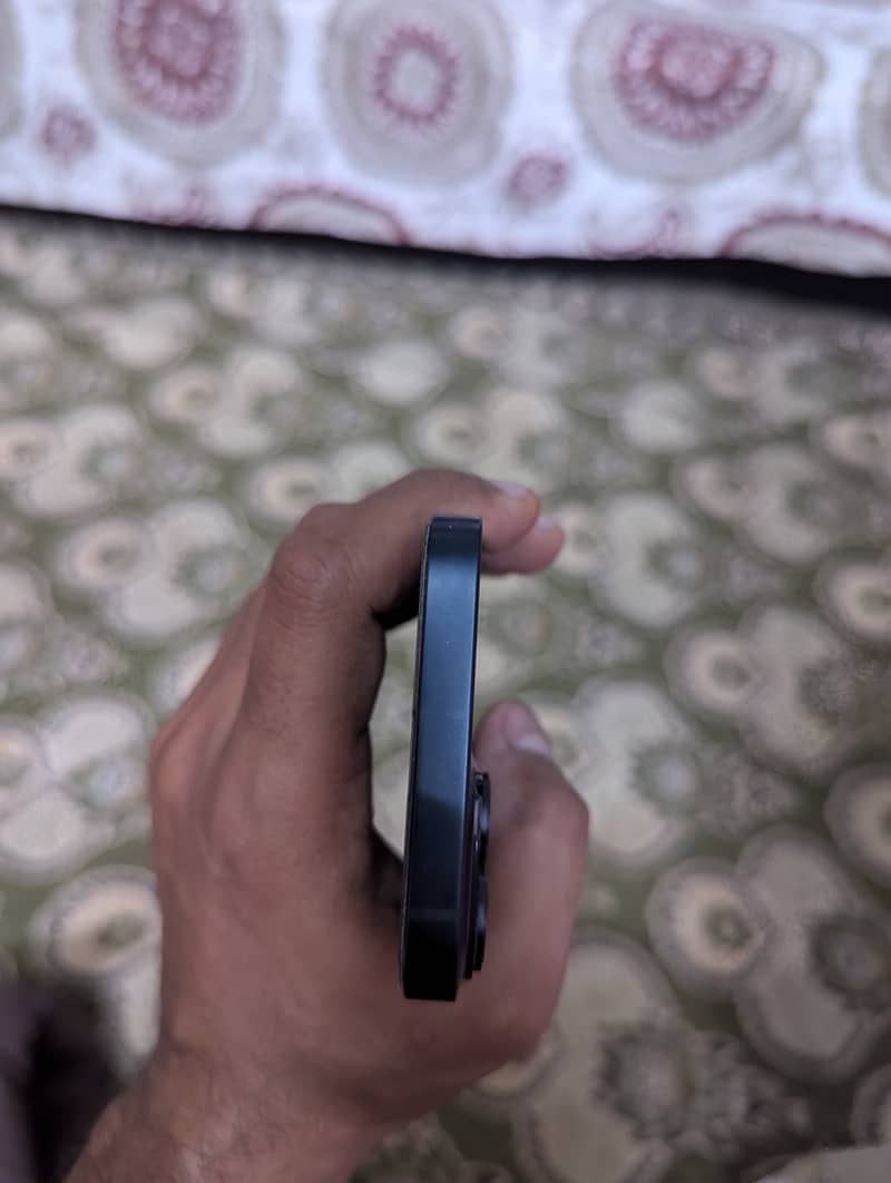 Apple iPhone 14 3