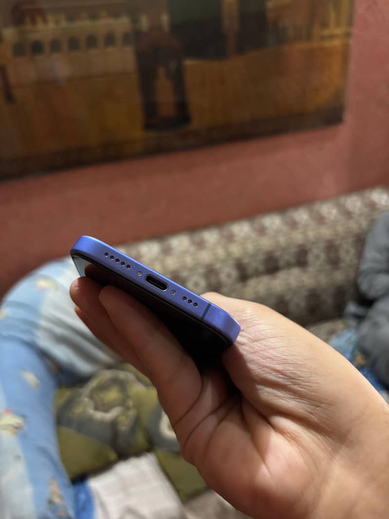 Apple iPhone 16 3