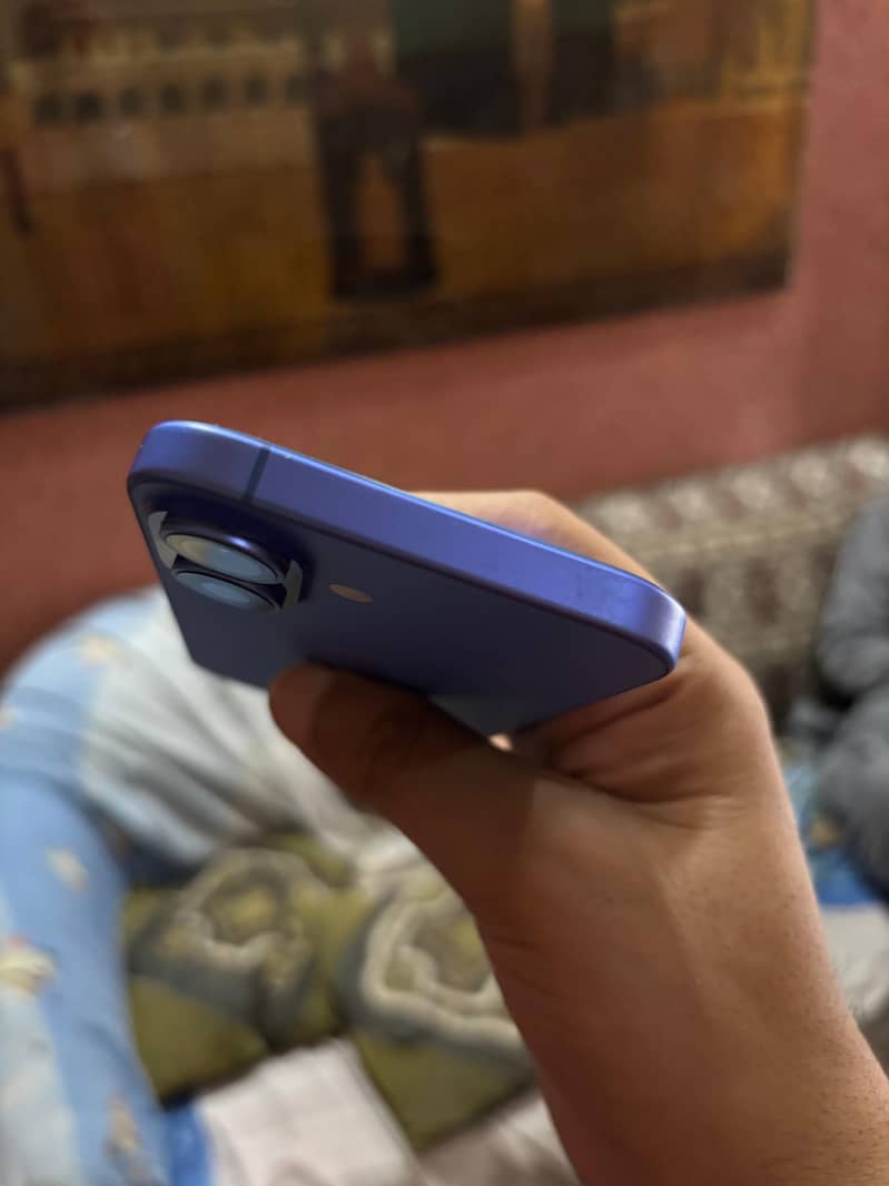 Apple iPhone 16 4