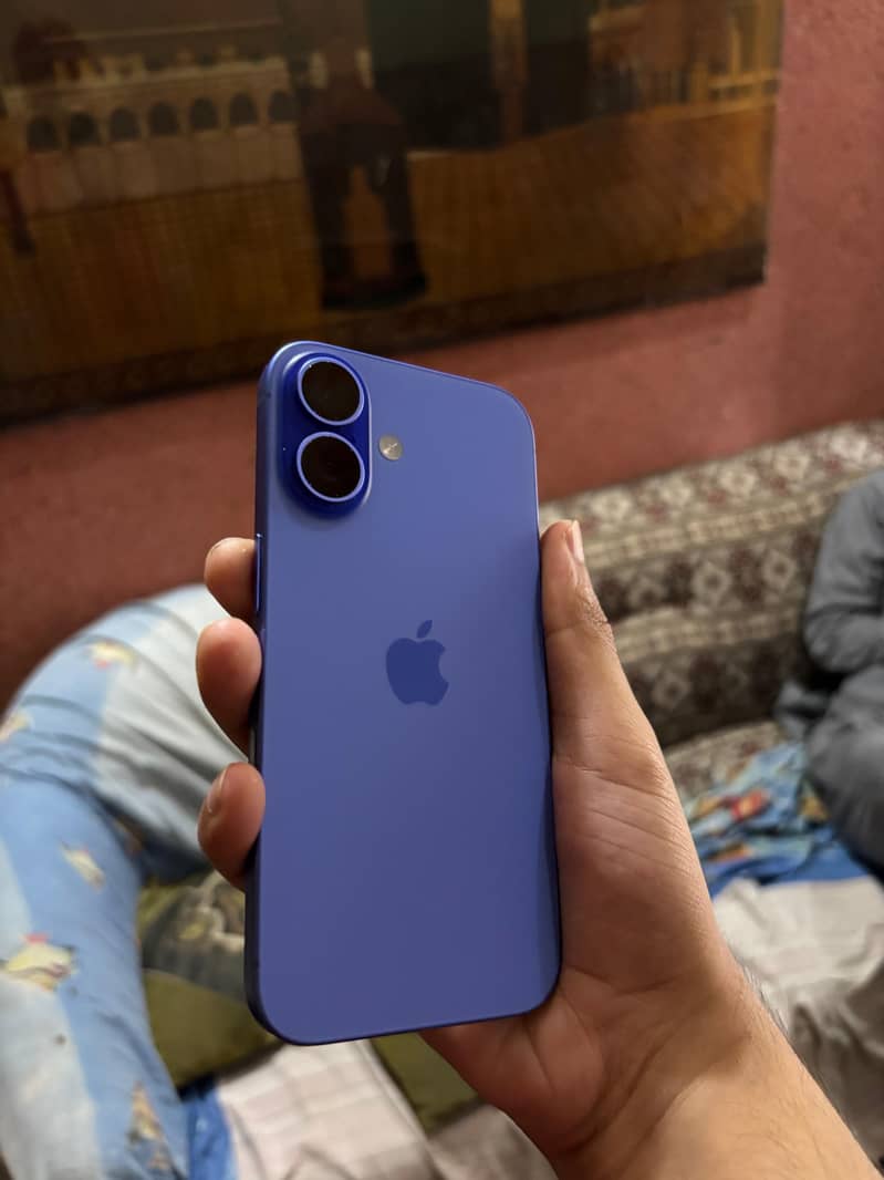 Apple iPhone 16 5