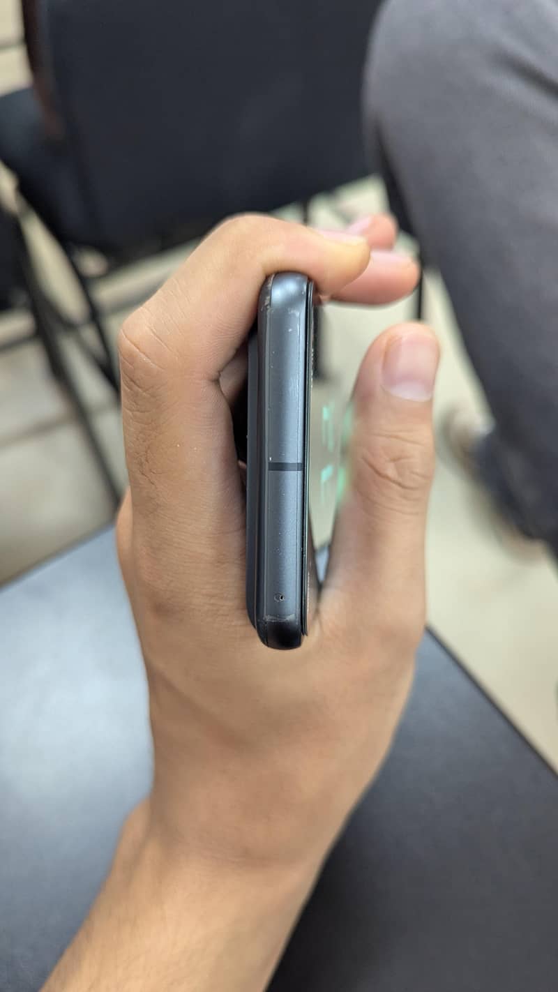 Google Pixel 8 4