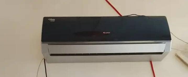 Gree 1.5 ton Dc inverter heat and cool totally genuine good condition