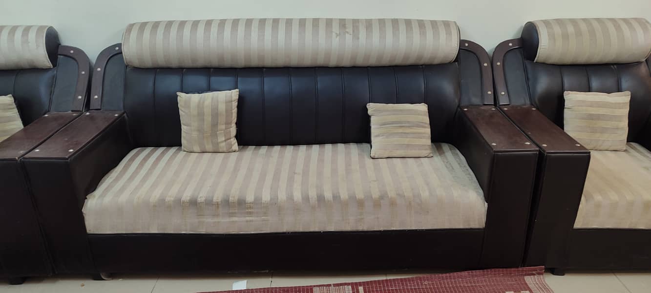 Very Good Condition Sofas 1