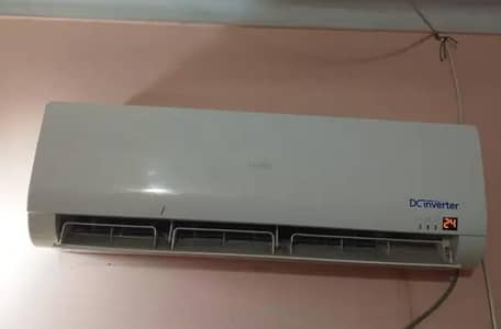 Haier 1.5 ton Dc inverter heat and cool totally genuine good condition