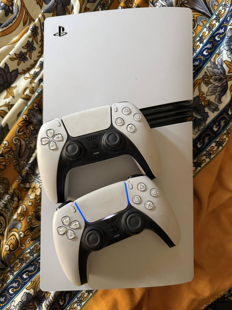 PS5 Pro 2Tb With 2 Controller Bundle 4