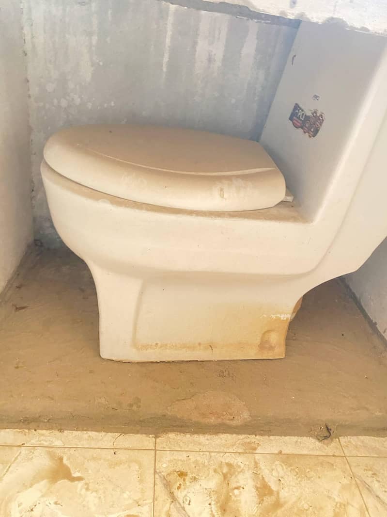 Bathroom Commode Available 0