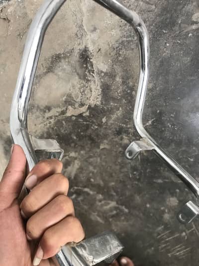 Bilkul saaf sutra new k riyal hai bike ka
