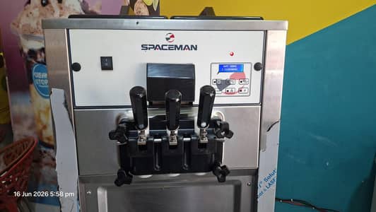 Spaceman 6240 Dual Compressor Soft Serve Machine - Excellent Condition