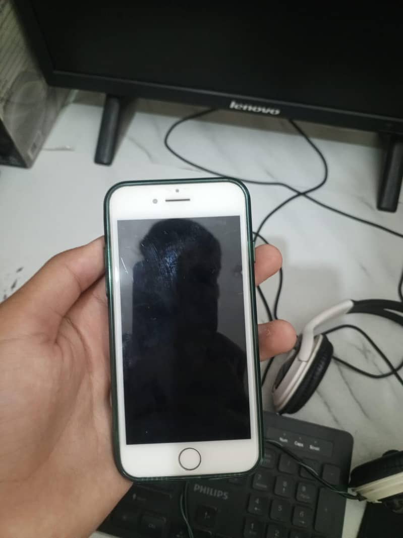 Apple iPhone 7 0
