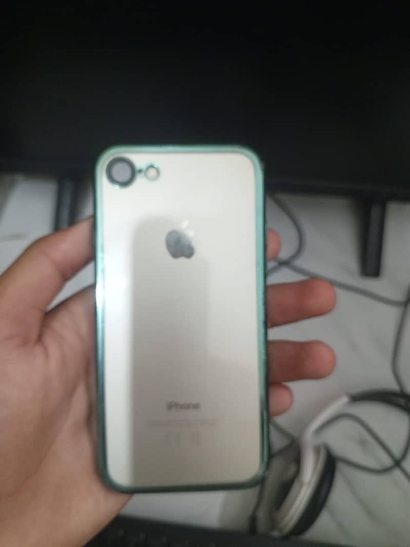 Apple iPhone 7 1