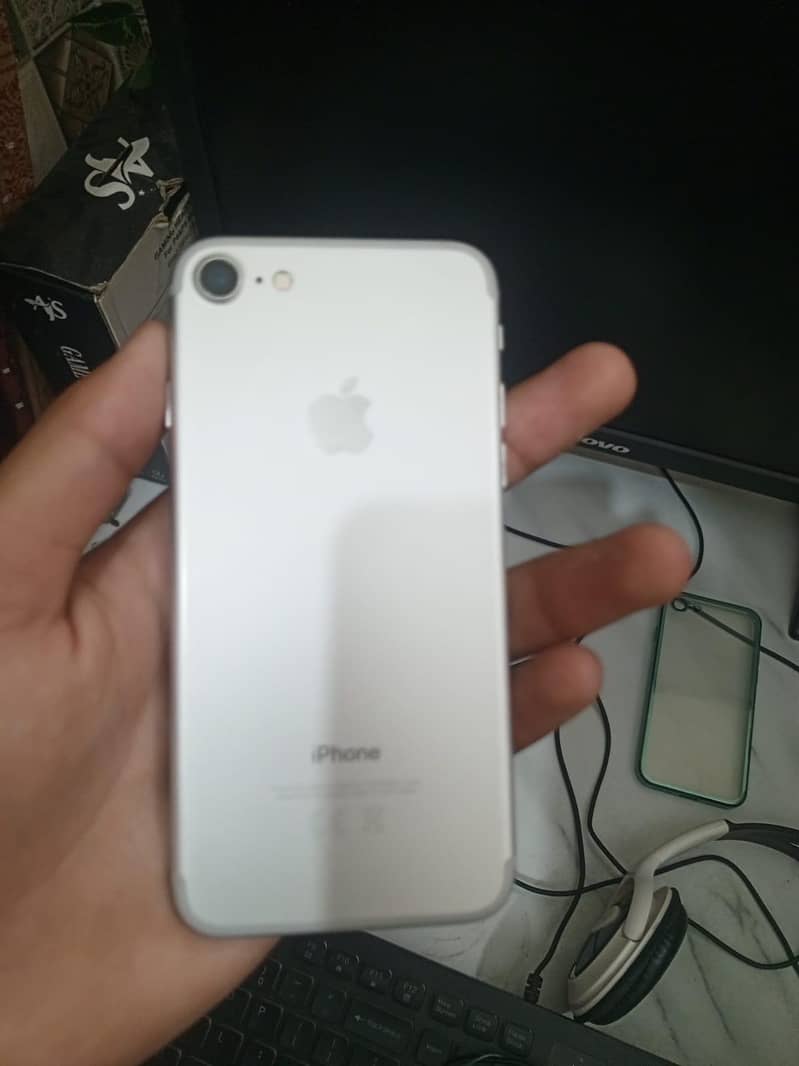 Apple iPhone 7 2