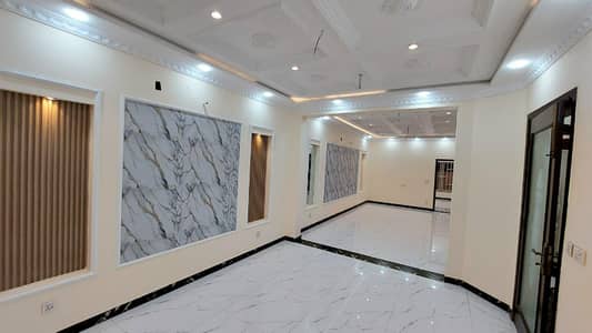 10 MARLA CORNER HOUSE WITH WAPDA AT IDEAL LOCATION OF JASMINE BLOCK IN PARK VIEW