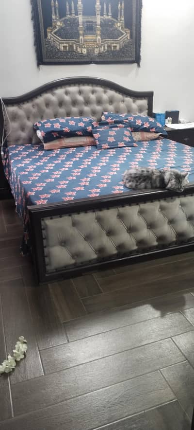 kingsize double bed with side table