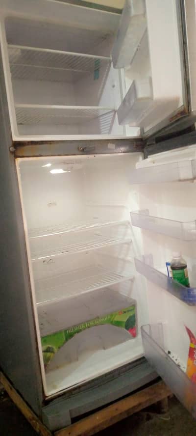 Medium size Refrigerator | Fully working| Urgent sale
