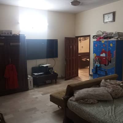 3 bed dd silent comm flat available for rent