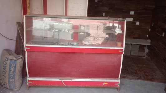 counter and raeg shelf