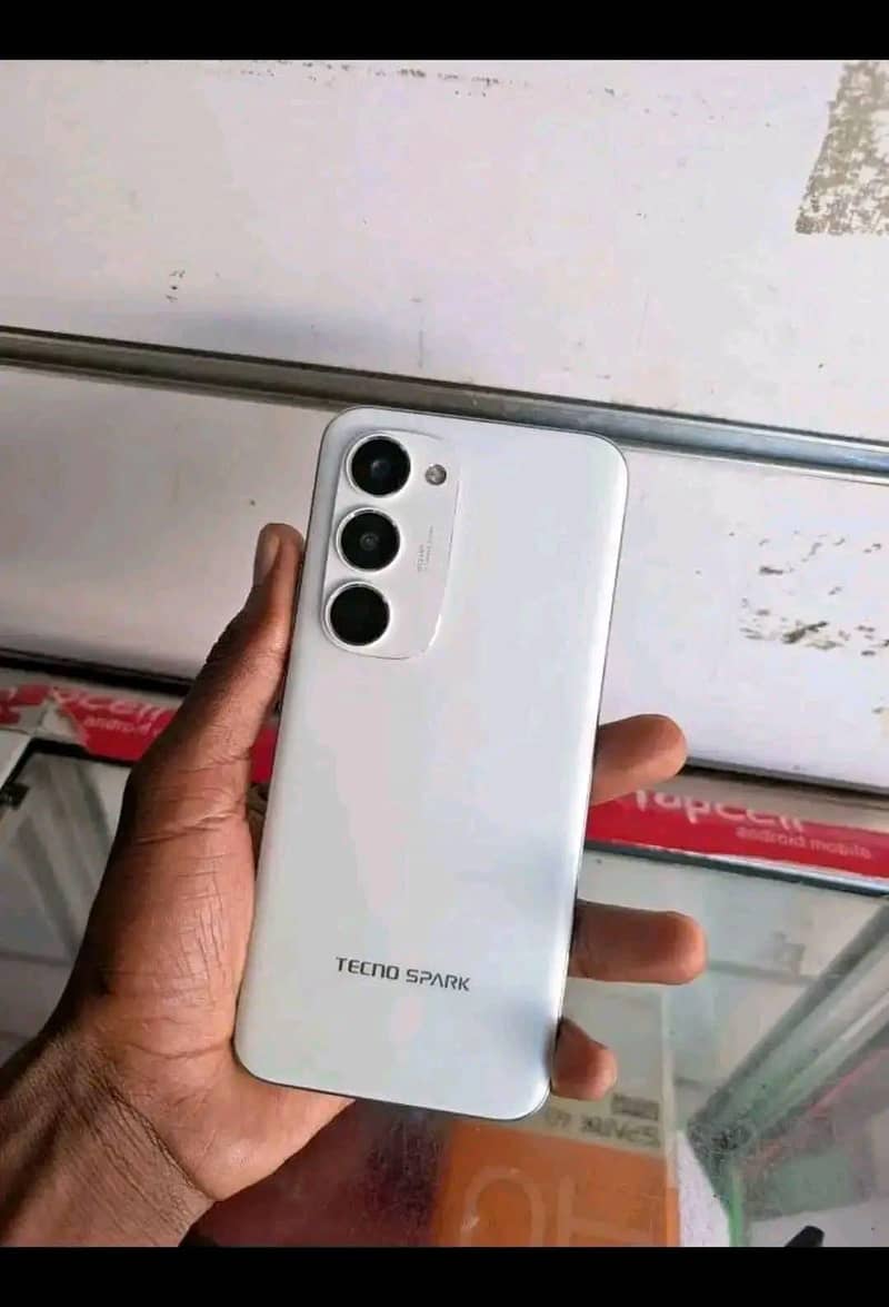 Tecno CAMON 40 Pro 0
