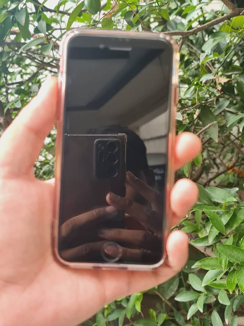 Apple iPhone SE 2nd generation 1