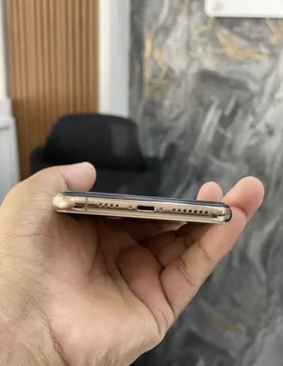 Apple iPhone XS Max WhatsApp 03030104915
