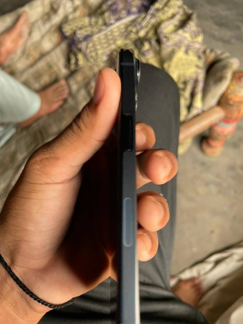 iPhone 13 3