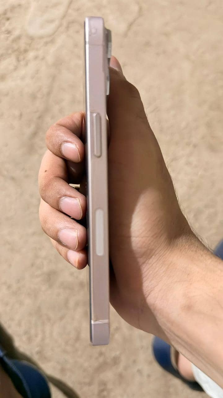 Apple iPhone 13 2