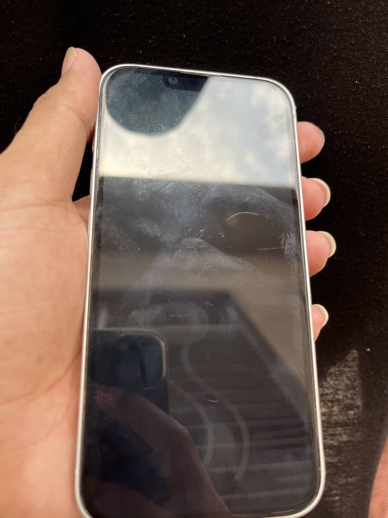 Apple iPhone 16e 2