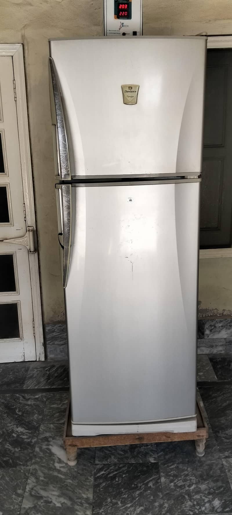 refrigerator 0