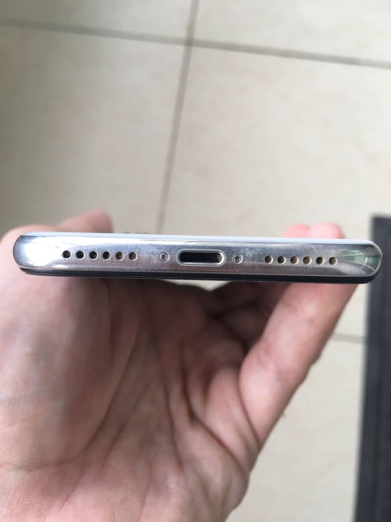 Apple iPhone X 3