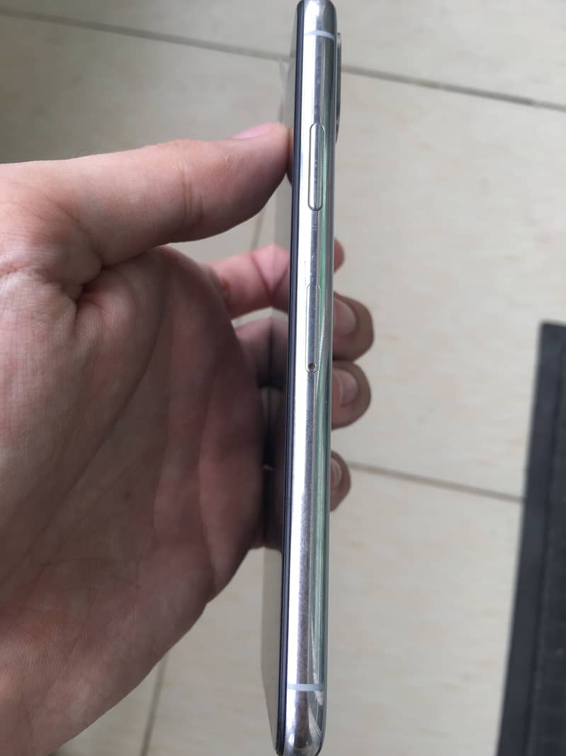 Apple iPhone X 5