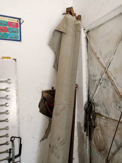 shop pe lagany k liye tarpal chahiye Tau rabta krien billkul saf haii