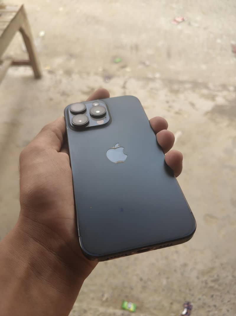Apple iPhone 15 Pro Max 0