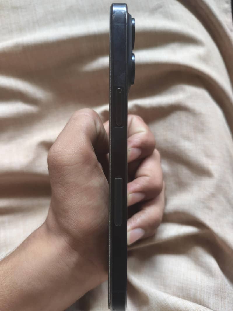 Apple iPhone 15 Pro Max 4