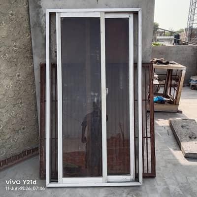 Aluminium sliding door