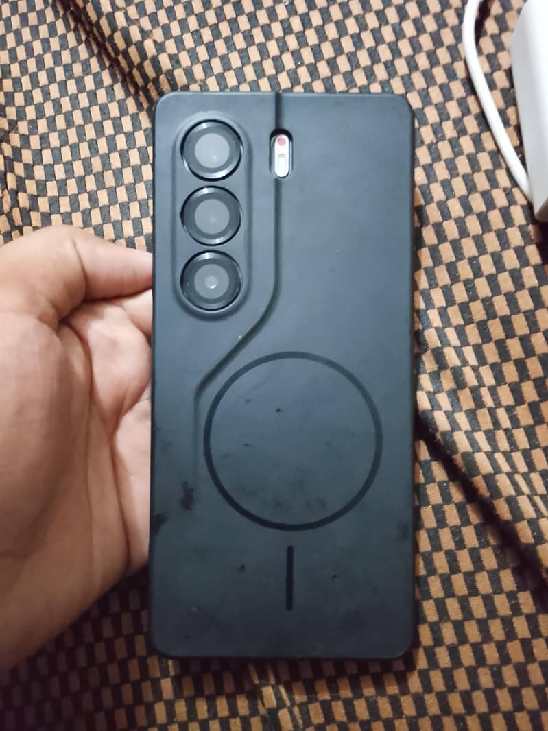 Tecno CAMON 40 Pro 1