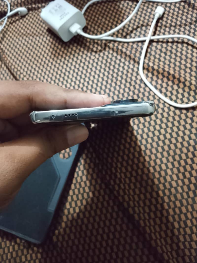 Tecno CAMON 40 Pro 4