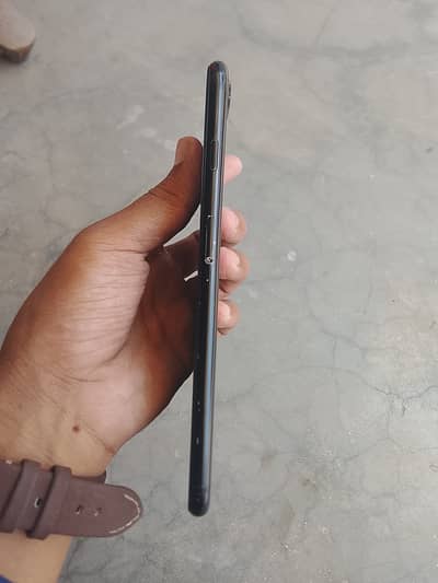 iPhone 7 plus pta 256 touch break ha or panel ma dot ha pick ma dekha