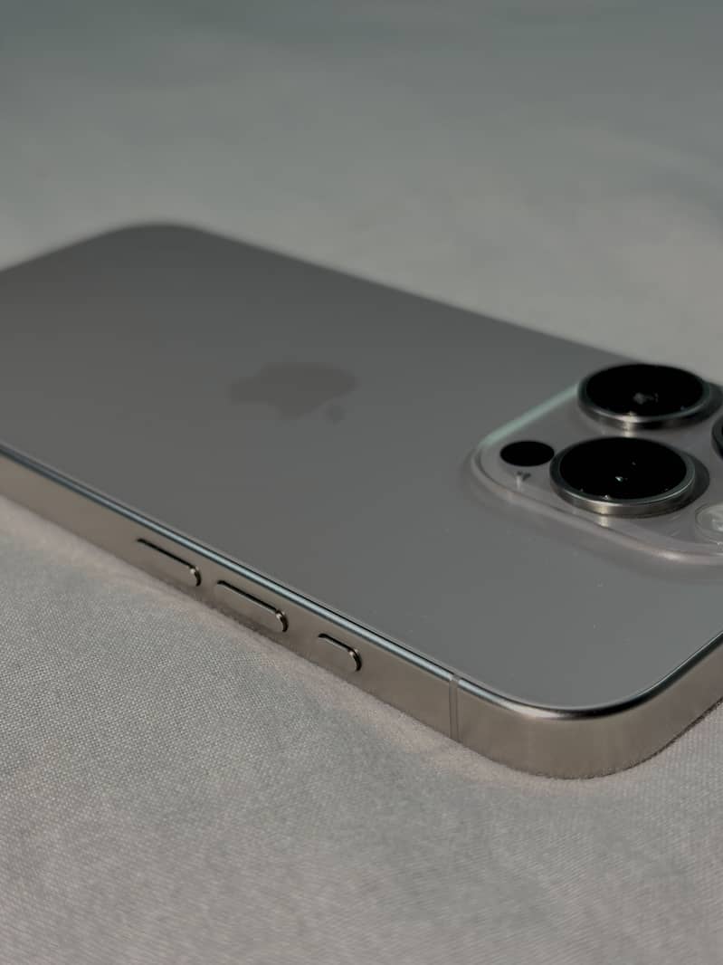 iPhone 15 Pro 6