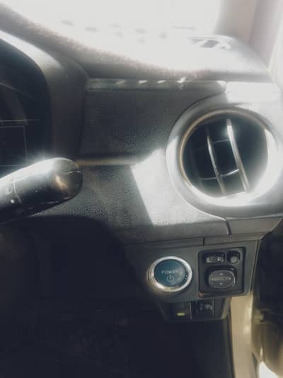 Toyota Corolla Axio 2013