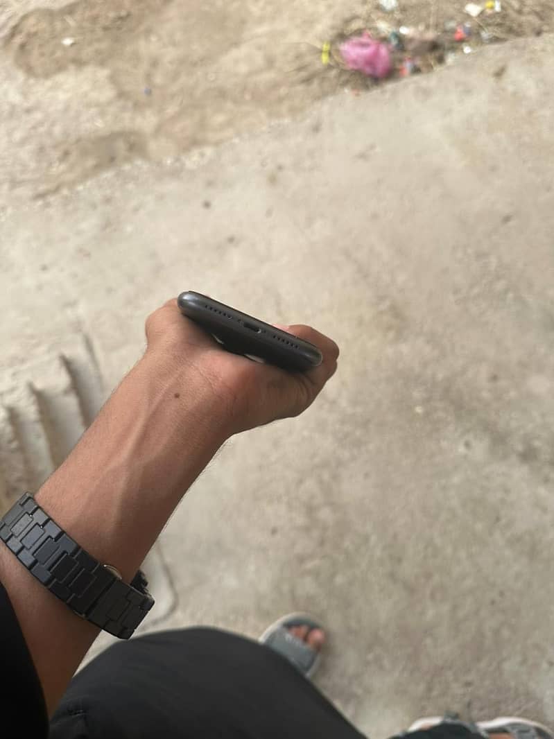 Apple iPhone 11 3
