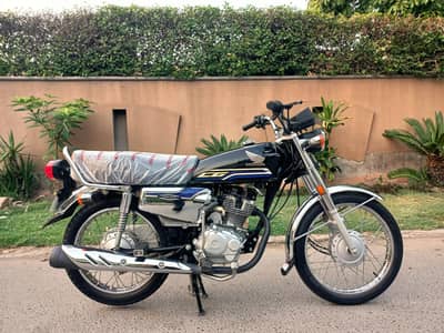 Honda CG 125 self start 2023 end 2024 shape only 6400 driven only