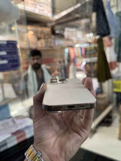 Apple iPhone 16 Pro