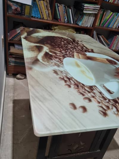 Moving sell "selling dining table with wooden. Structure "