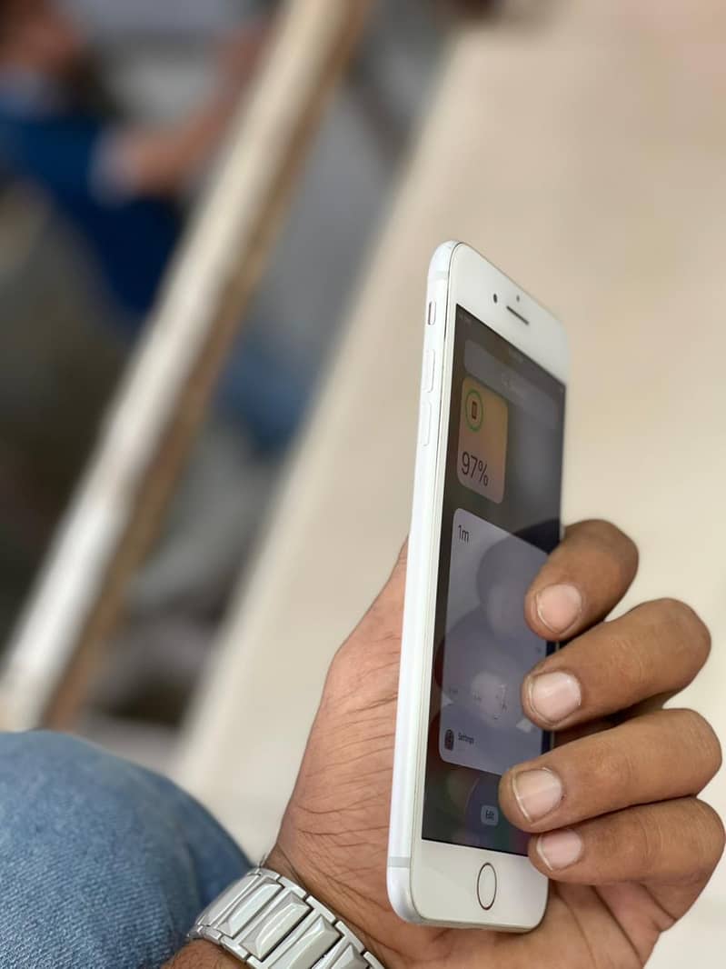 Apple iPhone 7 Plus 4