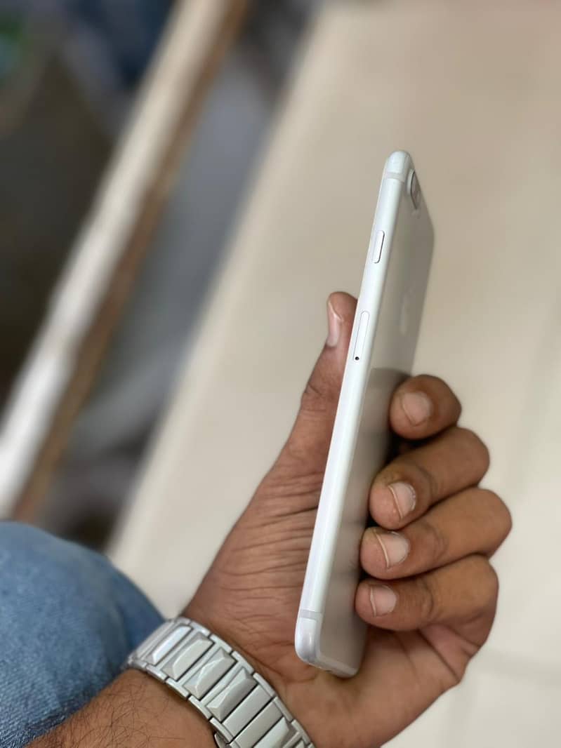 Apple iPhone 7 Plus 5